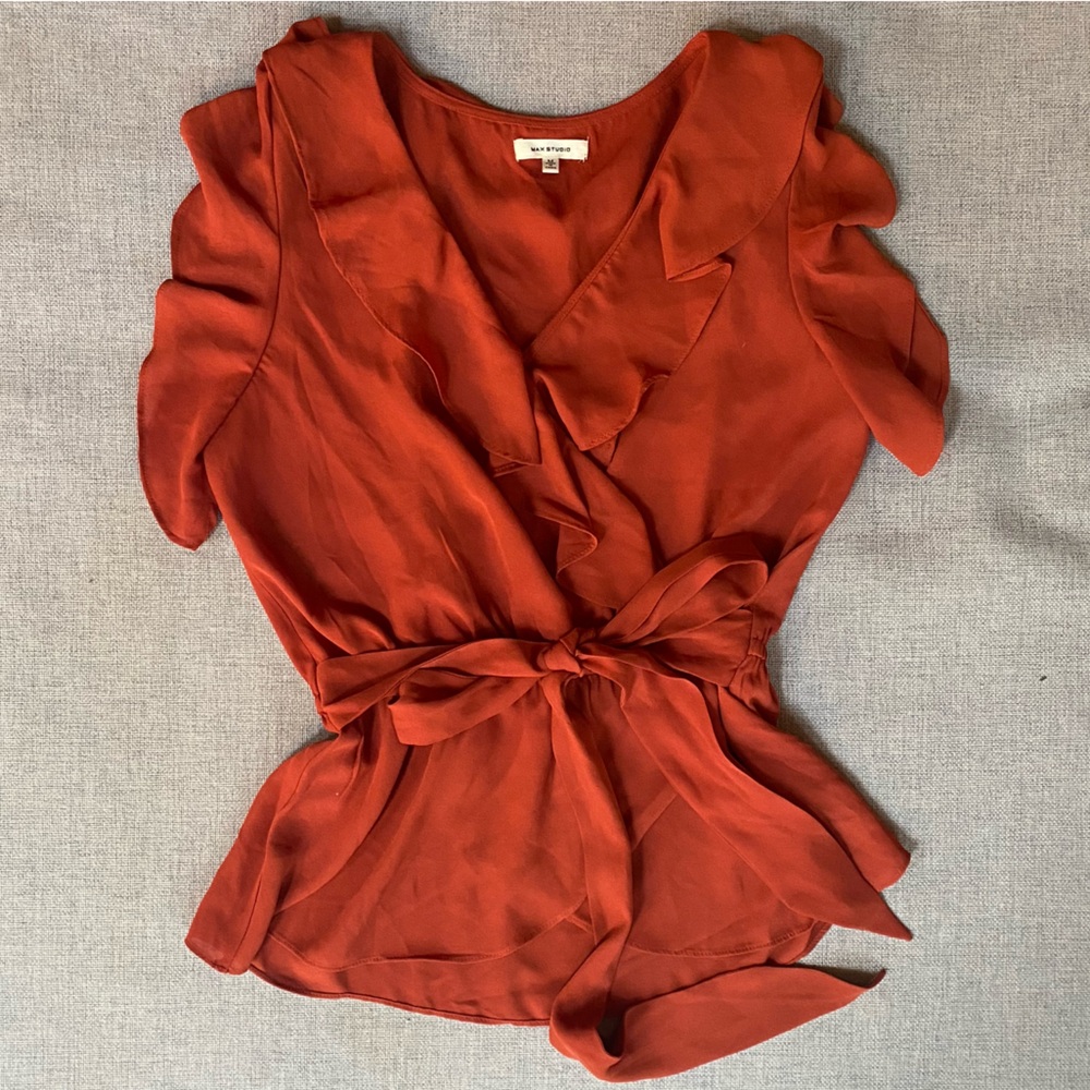 Max Studio brand sleeveless blouse, size medium.